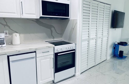 Flamingo/Lummus Condo | Nice 2 bedroom on ocean dr view jacuzzi