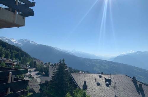 Monteiller Apartment | Nice 2 room flat south, 50m from the cable car (max. 4 persons). Living/dining room with fireplace,