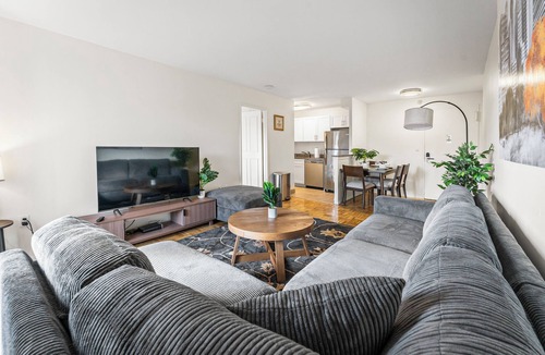 North Brookline Apartment | Nice 2bd/1.5ba Next to BU 8391