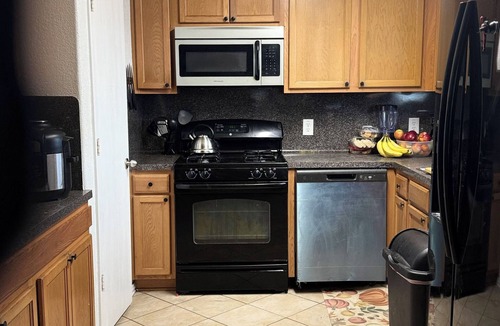 Central Southwest House | Nice 3-bdrm house in 77045 Can rent 1,2 or 3 rooms. Great for Med Center/rodeo.