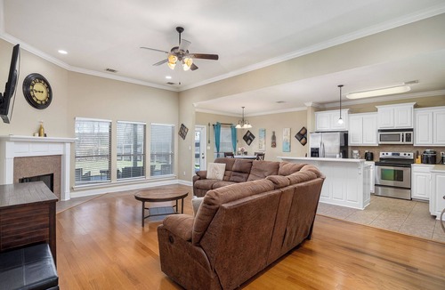 Prairieville House | Nice 4-bedroom house with AC in charming Prairieville
