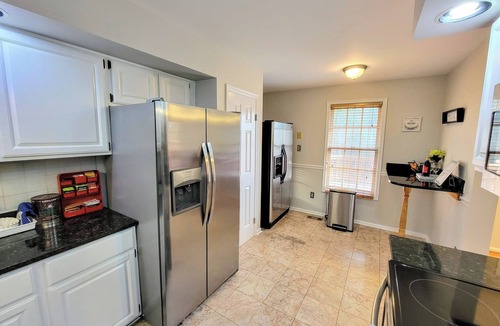Herndon House | Nice 4-bedroom townhome with WiFi, Parking in charming Herndon