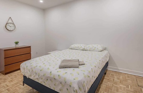 Villeray—Saint-Michel—Parc-Extension Apartment | Nice 5Bed Apt ~Steps Away From Saint-Michel Metro!