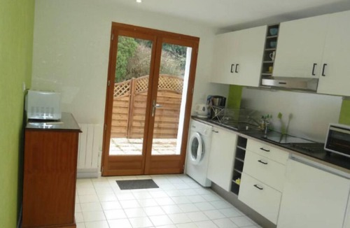 Saint-Etienne-de-Montluc Apartment | Nice apartment 30m2 quiet shops 2mn walk