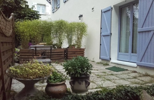 Saint-Etienne-de-Montluc Apartment | Nice apartment 30m2 quiet shops 2mn walk