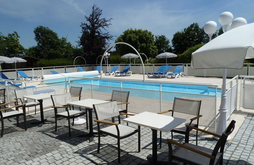 Saint-Jouan-des-Guerets Apartment | Nice apartment for 5 guests with pool, WIFI, TV and terrace