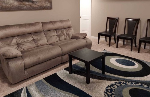 Oakdale House | Nice and clean 1 bedroom studio in Walk-in Basement