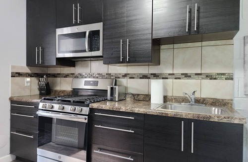 Ypsilanti Apartment | Nice and cozy apartment just 20 min to Detroit Airport and 15 min to Ann Arbor