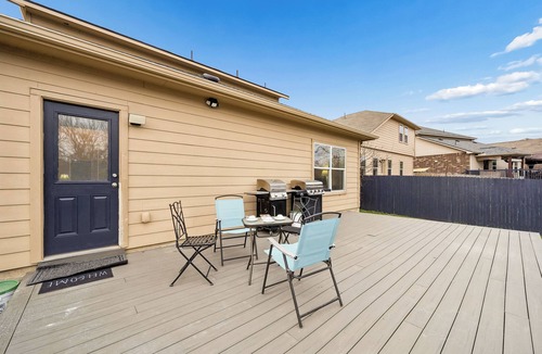 Pflugerville House | Nice and cozy home with 4 bedroom . Closed to downtown and Q2 stadium , Tesla
