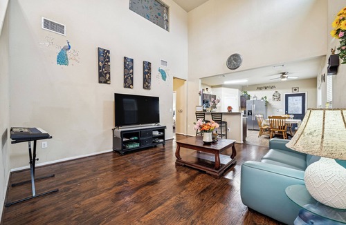 Pflugerville House | Nice and cozy home with 4 bedroom . Closed to downtown and Q2 stadium , Tesla