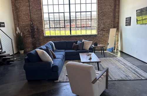 South Dallas - Fair Park Apartment | Nice and cozy loft 5 minutes from deep elum and downtown Dallas.