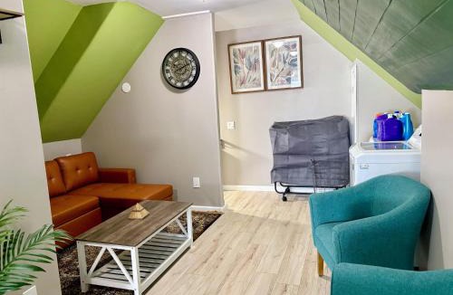 Buffalo Apartment | Nice and cozy whole house 25min to Niagara falls