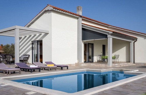 Vodnjan Cabin | Nice and modern holiday house near Pula