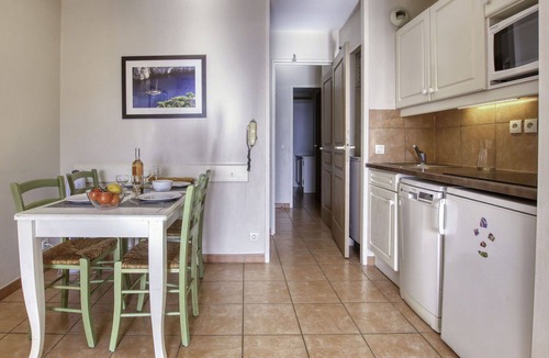 Six-Fours-les-Plages Apartment | Nice apartment for 4 guests with WIFI, pool, TV, patio and pets allowed