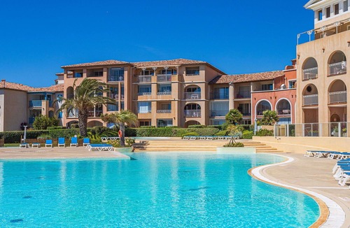Six-Fours-les-Plages Apartment | Nice apartment for 4 guests with WIFI, pool, TV, patio and pets allowed
