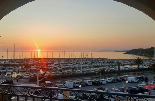 Six-Fours-les-Plages Apartment | Nice apartment for 6 people with pool, WIFI, TV, terrace and pets allowed