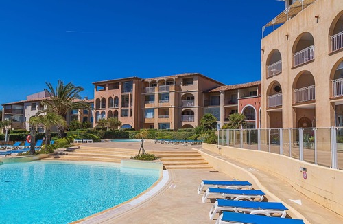 Six-Fours-les-Plages Apartment | Nice apartment for 6 people with pool, WIFI, TV, terrace and pets allowed