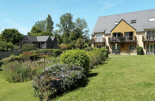 Saint-Briac-sur-Mer Apartment | Nice apartment for 4 guests with pool, WIFI, TV, terrace and pets allowed