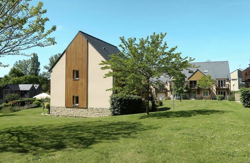 Saint-Briac-sur-Mer Apartment | Nice apartment for 4 guests with pool, WIFI, TV, terrace and pets allowed