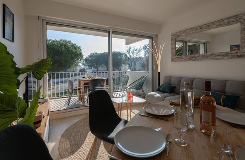 Saint-Palais-sur-Mer Apartment | Nice apartment in residence, sea view, elevator, parking