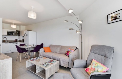 Sainte-Marie-Plage Apartment | Nice apartment for 4 guests with WIFI, pool, A/C, TV and terrace