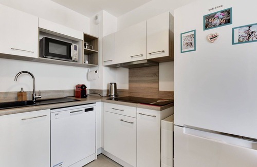 Sainte-Marie-Plage Apartment | Nice apartment for 4 guests with WIFI, pool, A/C, TV and terrace