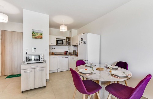 Sainte-Marie-Plage Apartment | Nice apartment for 4 guests with WIFI, pool, A/C, TV and terrace
