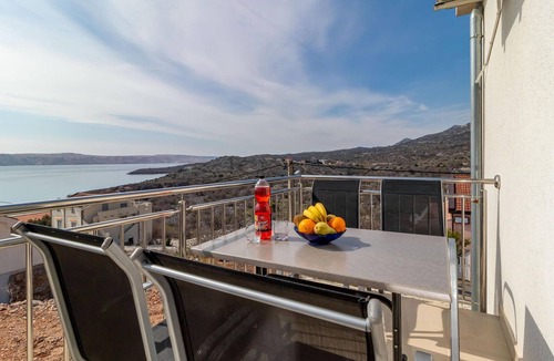 Cesarica Apartment | Nice apartment in Ribarica - Karlobag with WiFi