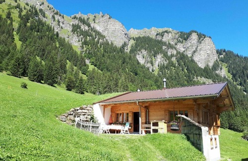 Gsteig Apartment | Nice apartment for 6 guests with pets allowed and parking