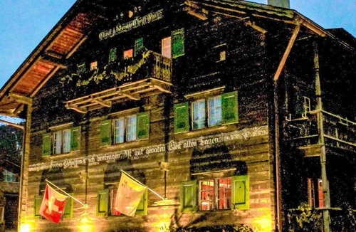 Klosters Platz Apartment | Nice apartment for 4 guests with WIFI, TV, balcony and pets allowed