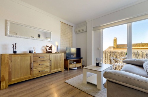 Palau-Saverdera Apartment | Nice apartment for 4 guests with WIFI, A/C, TV, terrace and pets allowed
