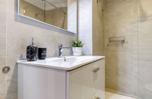 Palau-Saverdera Apartment | Nice apartment for 4 guests with WIFI, A/C, TV, terrace and pets allowed