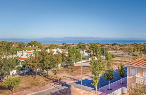 Riumar Apartment | Nice apartment in Riumar-Deltebre with swimming pool