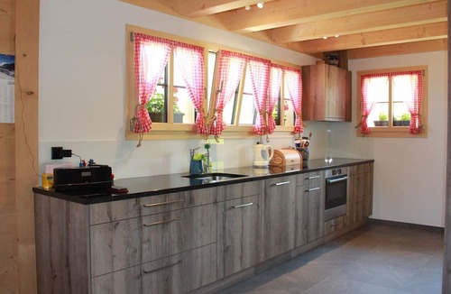 Lenk Apartment | Nice apartment for 10 people with TV and balcony