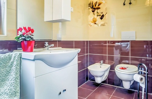 Frata Apartment | Nice apartment for 2 guests with pool, WIFI, A/C, TV, pets allowed and parking