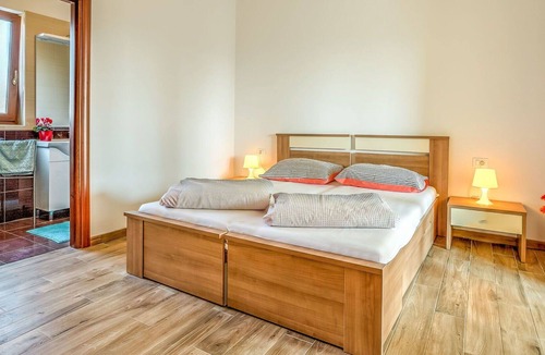 Frata Apartment | Nice apartment for 2 guests with pool, WIFI, A/C, TV, pets allowed and parking