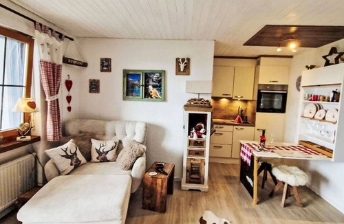 Falera Apartment | Nice apartment for 2 people with WIFI, pool, TV, balcony, pets allowed and panoramic view