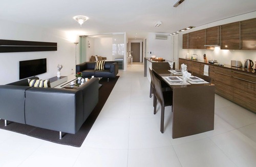 Montreux Apartment | Nice apartment for 3 people with WIFI, A/C, pool, TV, terrace and panoramic view