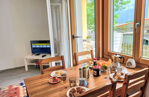 Losone Apartment | Nice apartment for 3 people with WIFI, TV, balcony, pets allowed and panoramic view