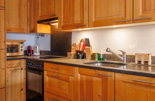 Champery Apartment | Nice apartment for 4 guests with WIFI, TV, balcony and panoramic view