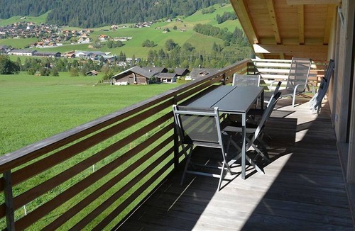 Zweisimmen Apartment | Nice apartment for 4 guests with WIFI, TV, balcony and parking