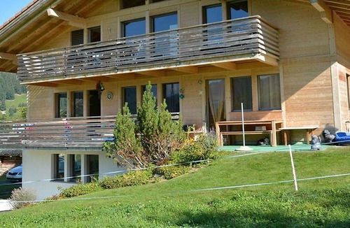 Zweisimmen Apartment | Nice apartment for 4 guests with WIFI, TV, balcony and parking