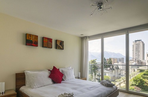 Montreux Apartment | Nice apartment for 4 guests with WIFI, hot tub, A/C, pool, TV, balcony, panoramic view and parking