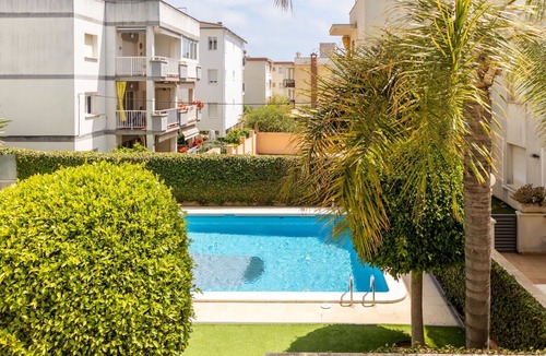 Cubelles Apartment | Nice apartment for 4 guests with A/C, pool, WIFI, TV and balcony