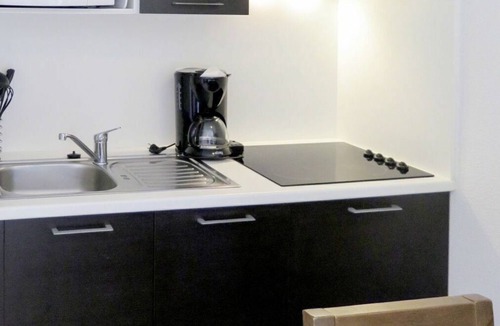 Aureilhan Apartment | Nice apartment for 4 people with WIFI, pool, TV, terrace and pets allowed