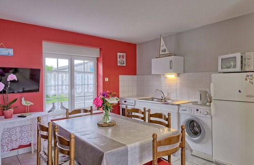 Cherrueix Apartment | Nice apartment for 4 people with WIFI, TV and terrace