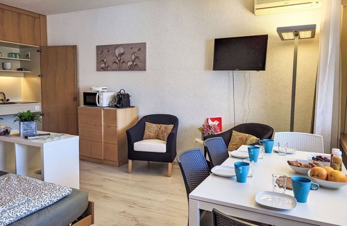Bissone Apartment | Nice apartment for 4 guests with A/C, WIFI, pool, TV, balcony and panoramic view