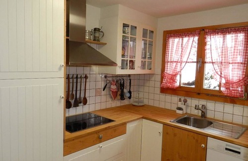 Lauenen Apartment | Nice apartment for 4 guests with WIFI and balcony