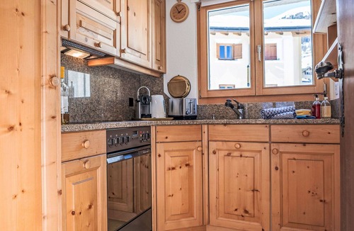 Samedan Apartment | Nice apartment for 4 guests with WIFI, TV, balcony and panoramic view