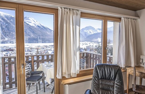 Samedan Apartment | Nice apartment for 4 guests with WIFI, TV, balcony and panoramic view